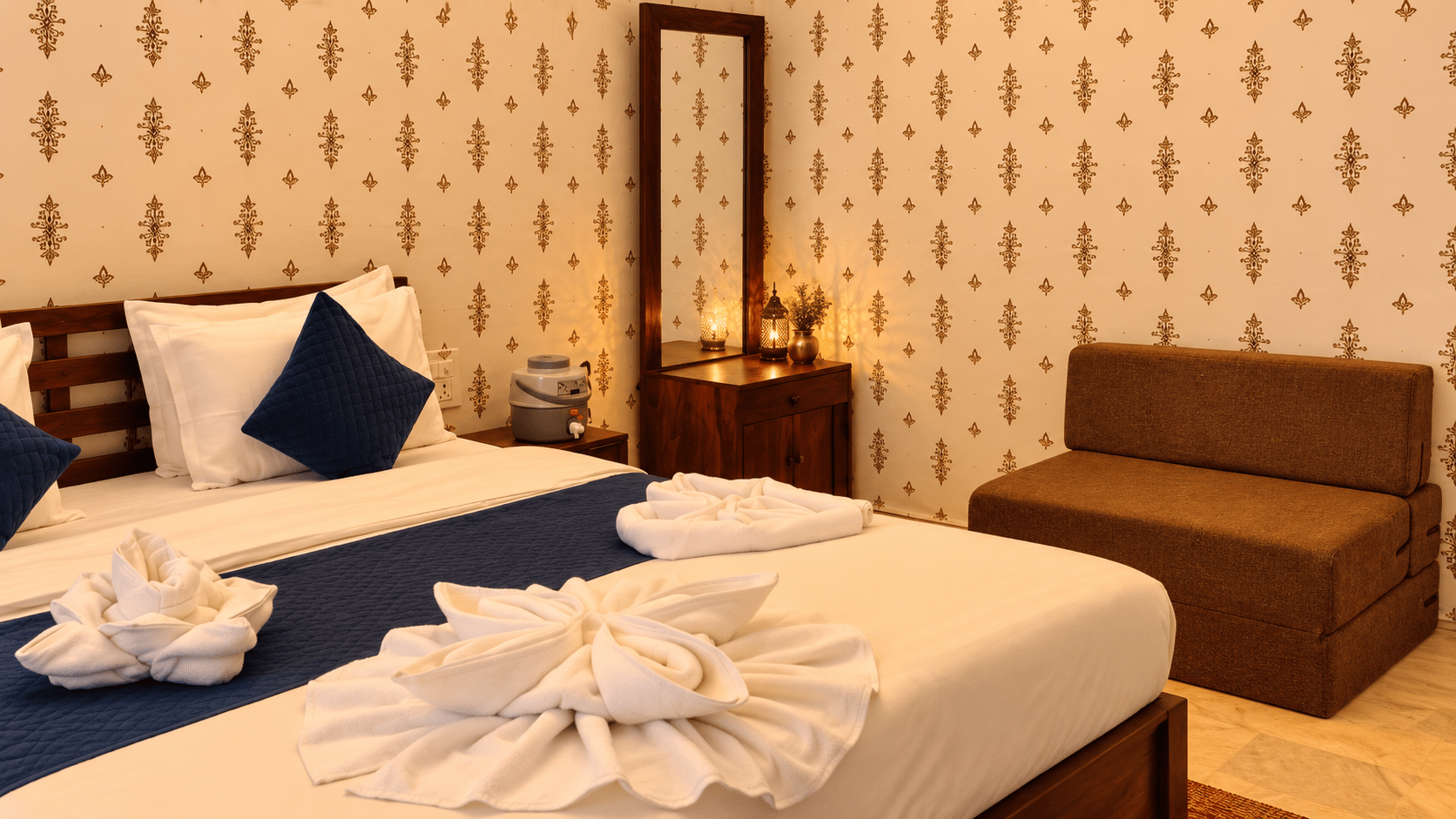 Grand Luxury Swiss Cottage with AC at Shree Desert Camp, Jaisalmer, photo 2